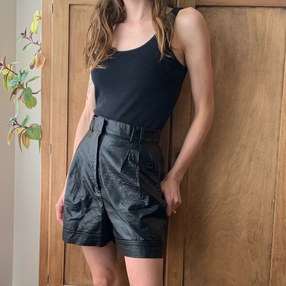 Crocodile faux leather shorts - Picture 2 of 7